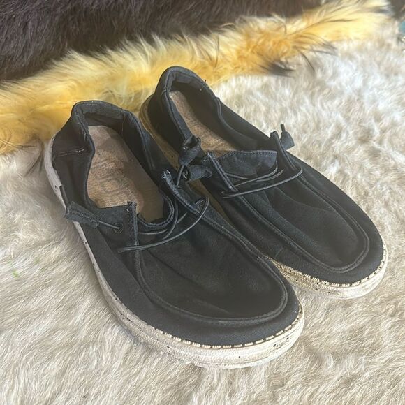 Hey Dude shoes 8 (2800) - Picture 1 of 5